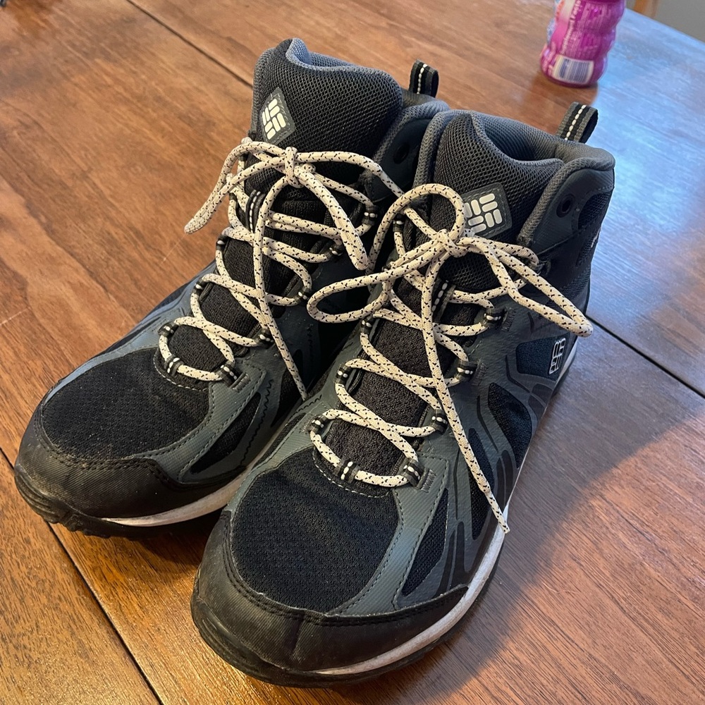Columbia Waterproof hiking boots women’s size 9